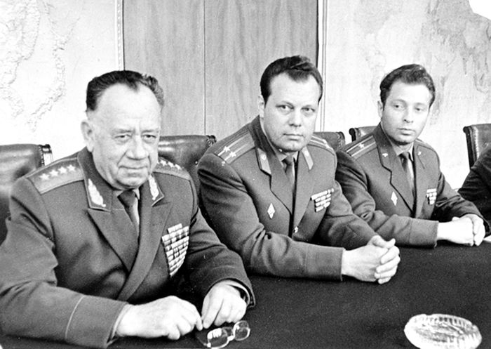 Генерал армии А.А. Епишев (слева) и Е.Н. Махов (в центре) на совещании в ГлавПУ СА и ВМФ.
