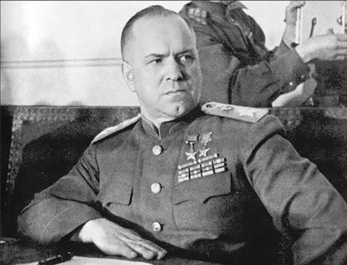 Представитель Ставки Верховного Главнокомандования, командующий 􀍭-м Белорусским фронтом Маршал Советского Союза Г.К. Жуков, подписавший со стороны СССР Акт о капитуляции Германии 1945 г.