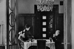 Семья Г.К.Жукова за обеденным столом на даче.