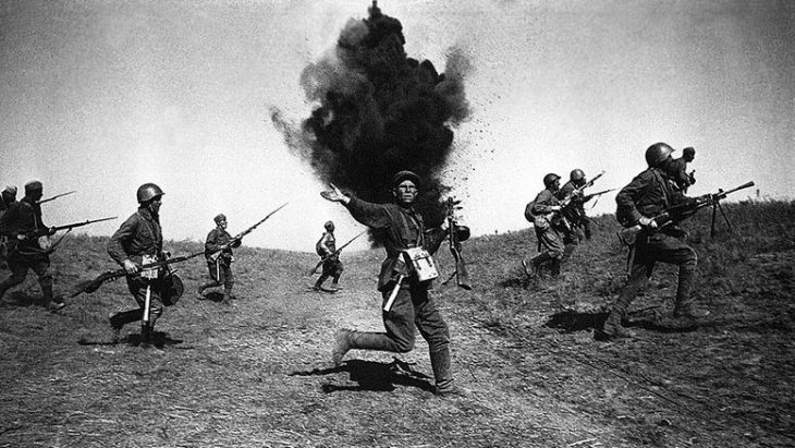 Политрук. Сталинград, 1942 год. Фотограф Аркадий Шайхет.