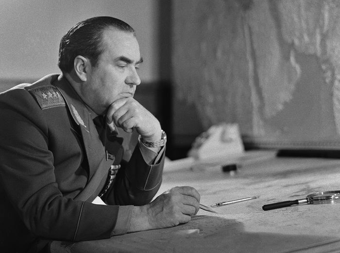Начальник Генерального штаба Вооружённых Сил СССР генерал армии В.Г. Куликов в своём рабочем кабинете, август 1972 г. Фото ТАСС